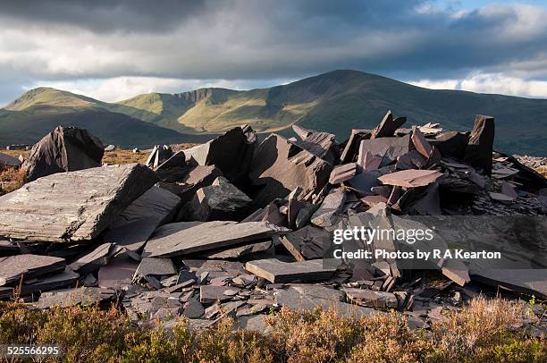 slate and mountains in snowdonia - dinorwic quarry stock pictures, royalty-free photos & images