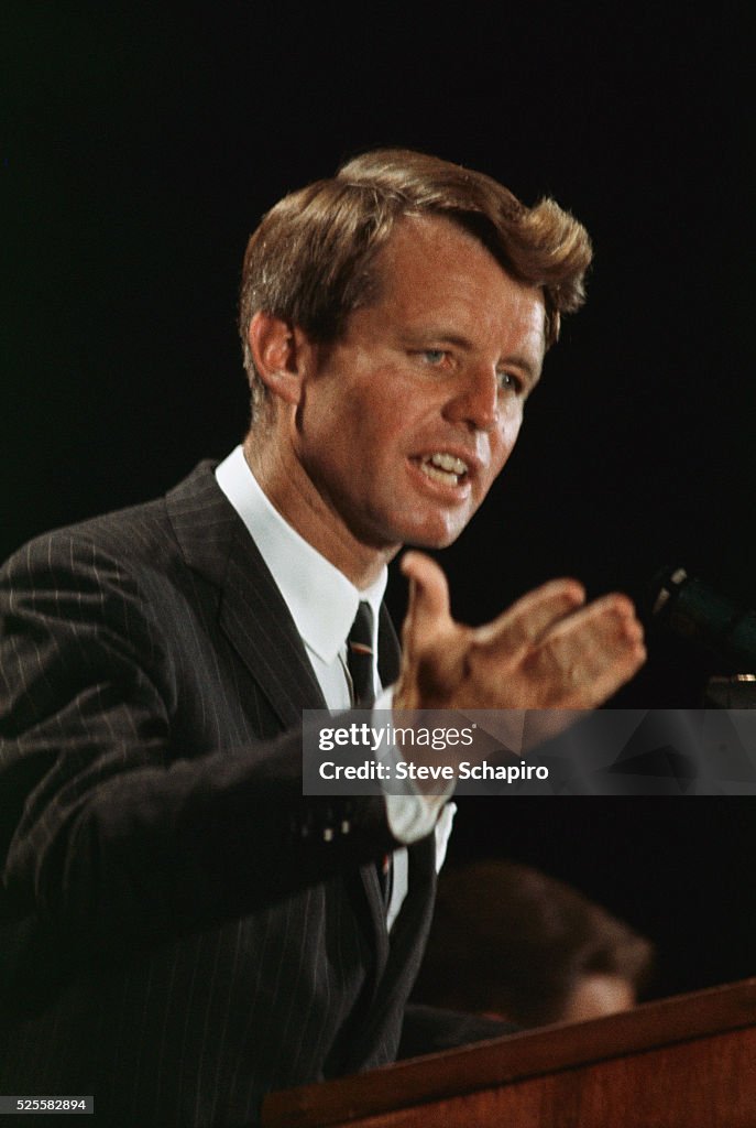 Robert Kennedy Delivers Speech Photo D actualit Getty Images robert-kennedy-delivers-speech-photo-d-actualit-getty-images
