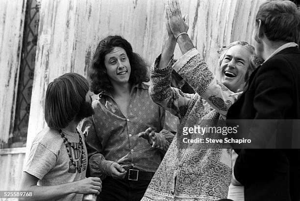 Arlo Guthrie and Timothy Leary during the filming of Alice's Restaurant.