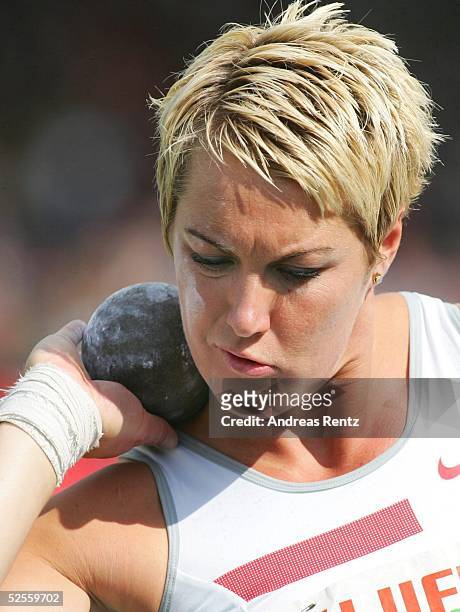 Leichtathletik: Deutsche Meisterschaft 2004, Braunschweig; Kugelstoss / Frauen; Astrid KUMBERNUSS / GER 11.07.04.