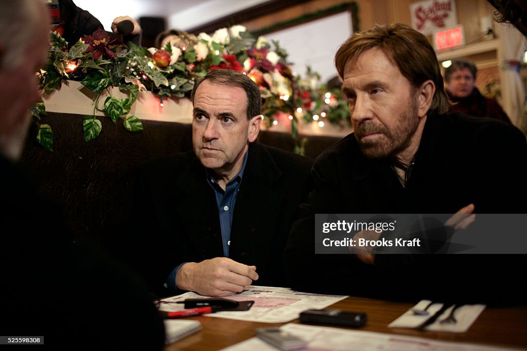 USA - 2008 Elections - New Hampshire - Chuck Norris Campaigns with Huckabee