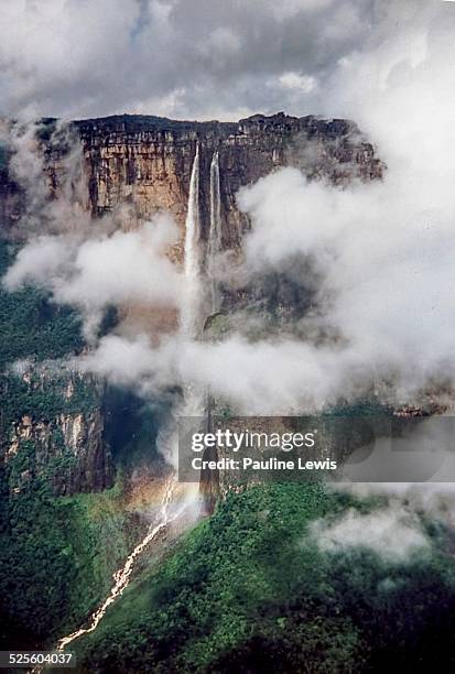 views from an aeroplane window - angel falls stock pictures, royalty-free photos & images