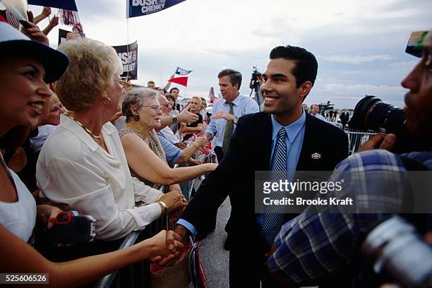 Florida Governor Jeb Bush and son George Prescott shake hands on while campaigning. They are campaigning in Sarasota for Jeb's brother George W. Bush...