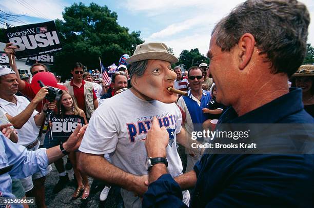 Bush Alpha Mask Us Campaign Bush Mask Photos and Premium High Res Pictures - Getty Images