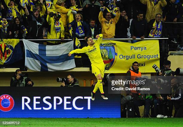 Denis Suarez of Villarreal celebrates as Adrian Lopez of Villarreal scores thie first goal during the UEFA Europa League semi final first leg match...