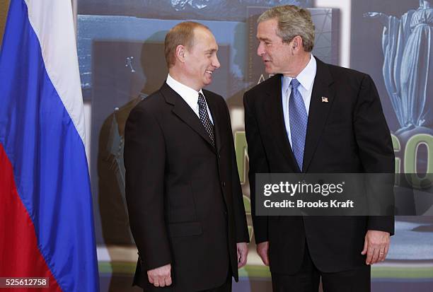 President George W. Bush with Russian President Vladimir Putin at their bilateral meeting in Santiago, November 20, 2004 during the annual Asia...