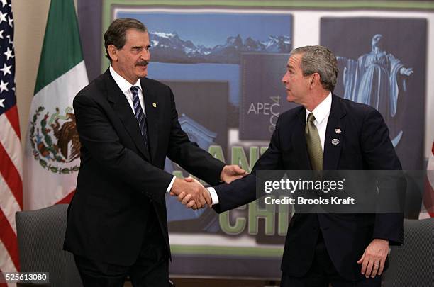 President George W. Bush during his bilateral meeting with Mexican President Vicente Fox in Santiago, November 20, 2004 during the annual Asia...