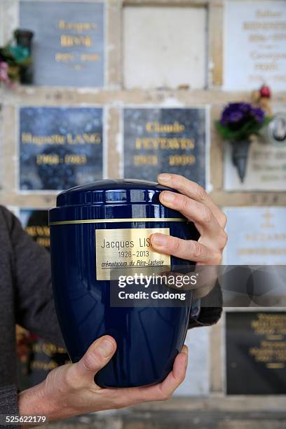 cremation - funeral urn stock pictures, royalty-free photos & images