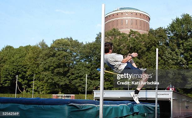 Freizeitsport: Deutsches Sportabzeichen, Hamburg; Stefan GERLACH beim Hochsprung 20.08.04.