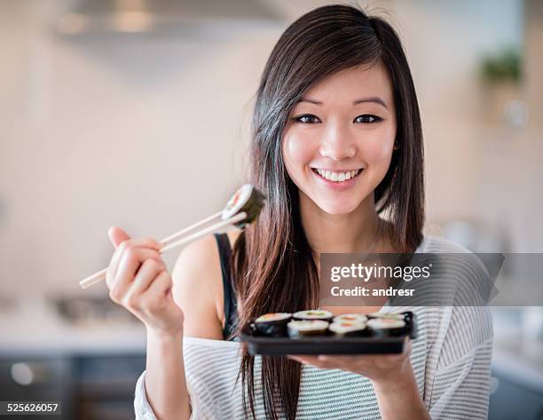 asiatische frau essen sushi - woman sushi stock-fotos und bilder