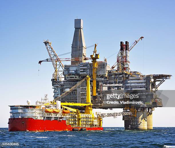 oil rig sea - russia business stock pictures, royalty-free photos & images