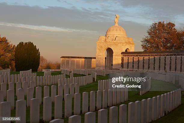 world war i memorial graveyard - world war i peace stockfoto's en -beelden