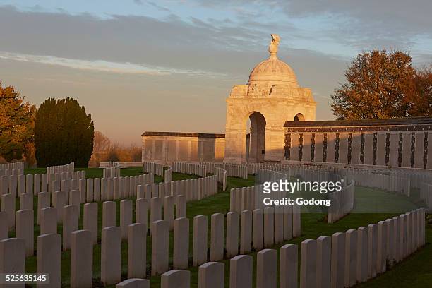 world war i memorial graveyard - world war i stock pictures, royalty-free photos & images