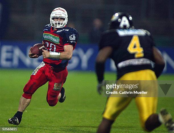 American Football: German Bowl 2004, Braunschweig; Braunschweig Lions - Berlin Adler 7:10; Kim KUCI / Lions, Wallace CLAY / Adler 09.10.04.