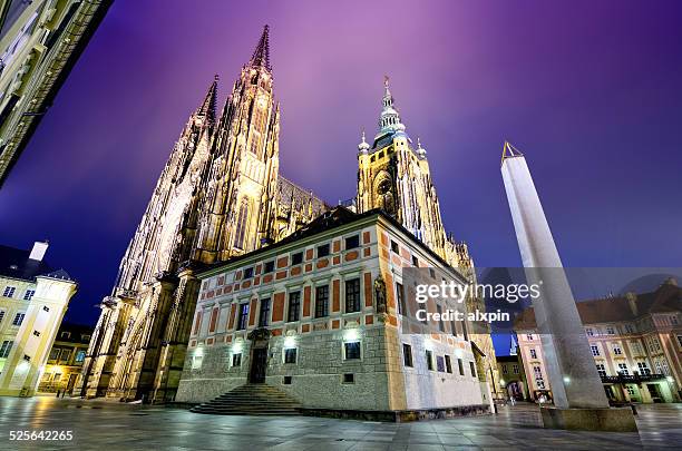 catedral de são vito em noite - hradcany castle - fotografias e filmes do acervo