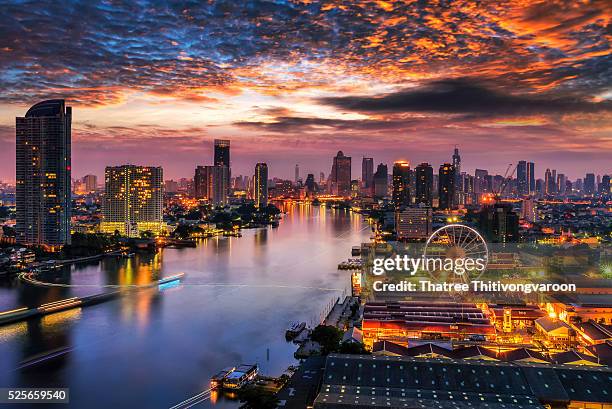 bangkok cityscape. bangkok night view in the business district. at twilight - asiatique business stockfoto's en -beelden