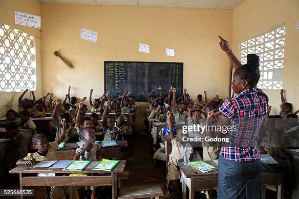 african school - togo photos et images de collection