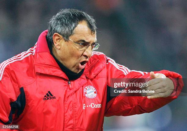 Fussball: 1. Bundesliga 04/05, Muenchen; FC Bayern Muenchen - Hamburger SV 3:0; Trainer Felix MAGATH / FCB 21.01.05.