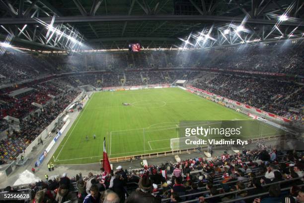 Fussball: Testspiel 2005, Duesseldorf; Fortuna Duesseldorf - FC Bayern Muenchen 1:5; Uebersicht, LTU Arena 18.01.05.