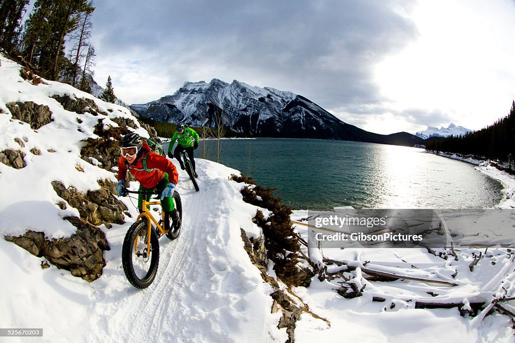 Snow-Biking Paar