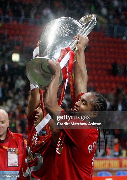 Anderson of Manchester United celebrates with the Champions League Trophy