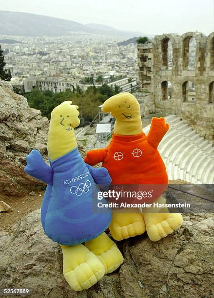 Feature / Stadt: Olympische Spiele Athen 2004, Athen; Theater des Herodes Attikus / Maskottchen PHIVOS und ATHINA 21.02.04.