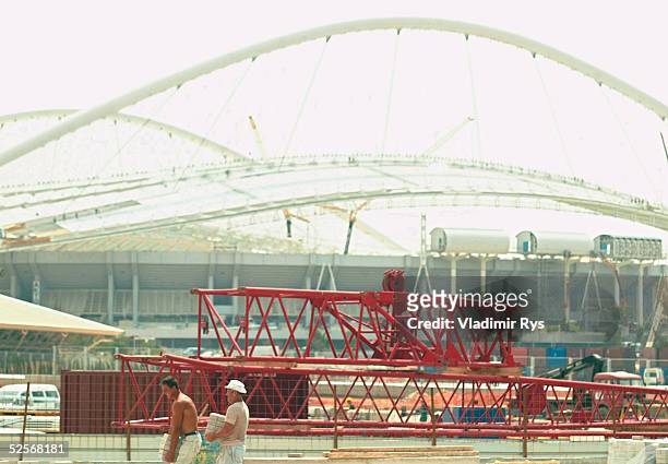 Feature / Sportstaette: Olympische Spiele Athen 2004, Athen; Olympic Stadium im Aufbau, 70 Tage vor Beginn der Olympischen Spiele in Athen . Oben...
