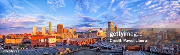 birmingham city skyline at sunrise. - birmingham england photos et images de collection