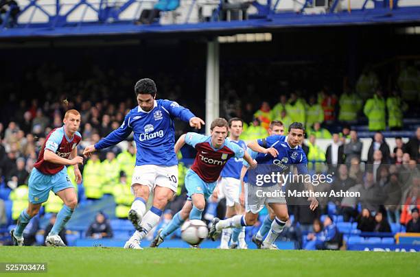 Soccer - FA Cup - Everton vs. Aston Villa, Foto jornalística