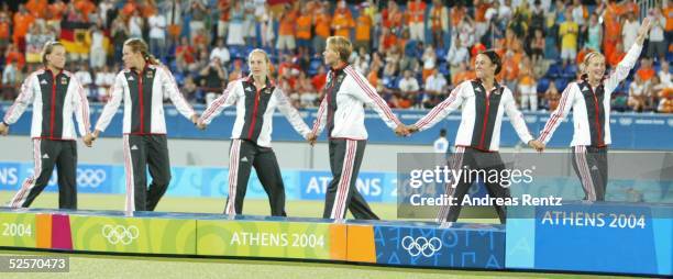 Hockey / Frauen: Olympische Spiele Athen 2004, Athen; Finale / Deutschland / Gold- Niederlande / Silber 2:1; Einlauf der siegreichen deutschen Frauen...