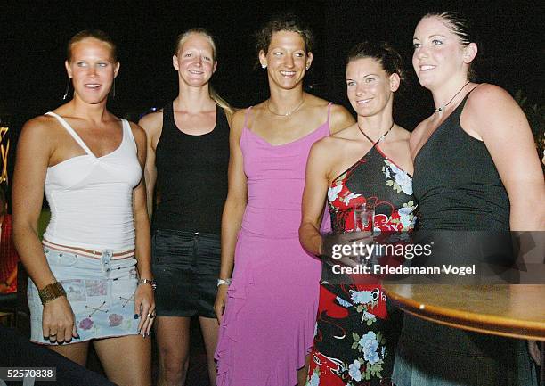 Sport / Diverses: Olympische Spiele Athen 2004, Athen; Vietentours - Party 2004; v.lks.: Anne POLESKA / GER, Petra DALLMANN / GER, Antje BUSCHSCHULTE...
