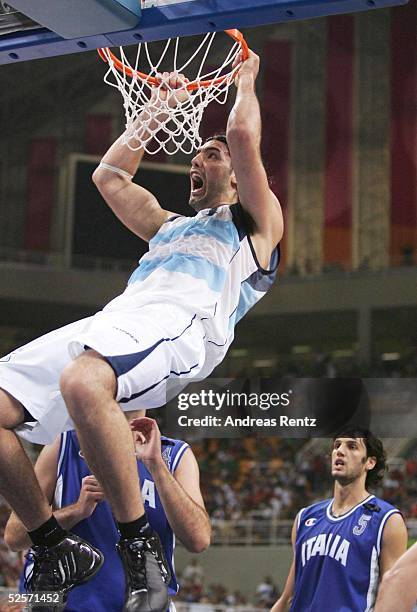 Basketball / Maenner: Olympische Spiele Athen 2004, Athen; Finale: Italien - Argentinien - ; Gold fuer Argentinien hier mit Luis Alberto SCOLA / ARG...