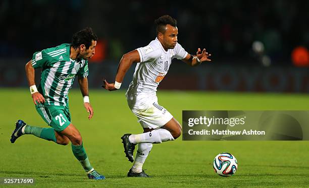 Adil Karrouchy of Raja Casablanca and Fernandinho of Atletico Mineiro