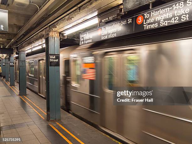 subway train, new york city - new york city subway stock-fotos und bilder