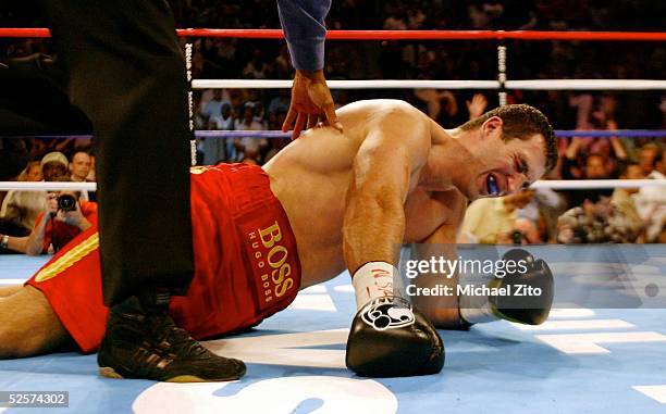 Boxen: WBO WM Kampf 2004 im Schwergewicht, Las Vegas; Wladimir KLITSCHKO / UKR - Lamon BREWSTER / USA; Niederlage von Wladimir KLITSCHKO in der 5....