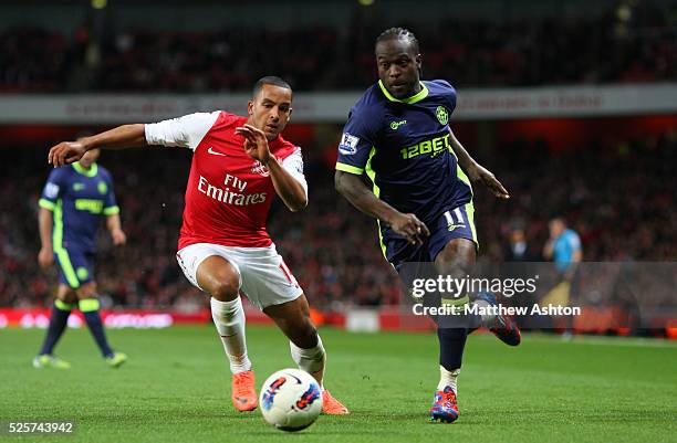 Arsenal O2 Walcott 13 photos et images haute résolution de Victor Walcott - Getty Images