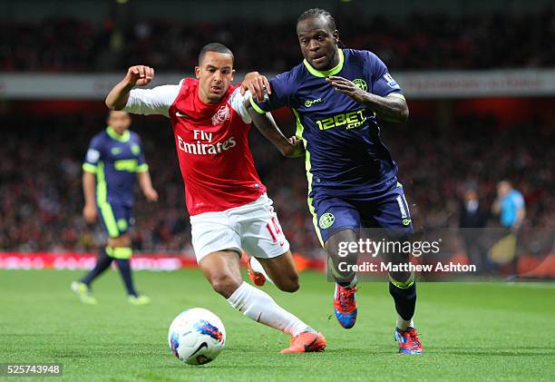 Arsenal O2 Walcott 215 Victor Walcott Stock Photos, High-Res Pictures, and Images - Getty ...