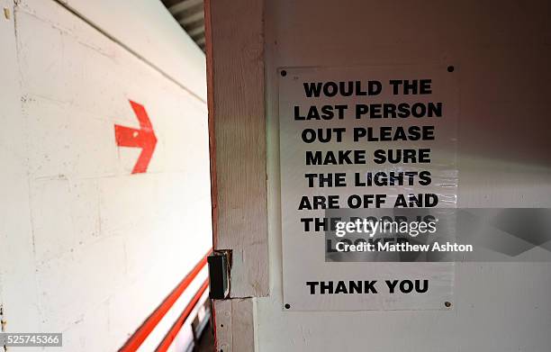 Last Person Out Lab Sign Examples 179 Please Use Other Door Signs Stock Photos, High-Res Pictures, and ...