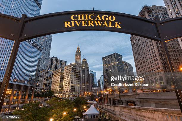 chicago, illinois, united states of america - chicago dusk stock pictures, royalty-free photos & images