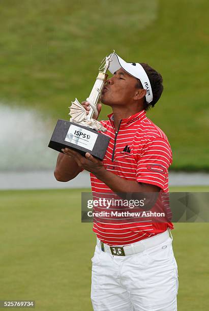 Thongchai Jaidee of Thailand kisses the ISPA Handa Wales Open trophy