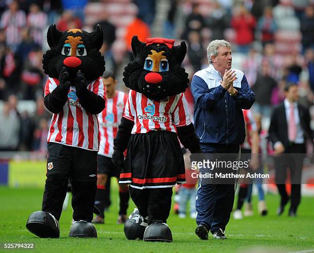 Sunderland mascot Sampson the Cat and Delilah walk around the pitch with Steve Bruce the head coach / manager of Sunderland