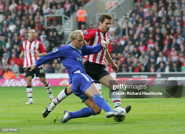 Eidur Gudjohnsen of Chelsea scores the third goal during the FA Barclays Premiership match between Southampton and Chelsea, held at St. Marys Stadium...