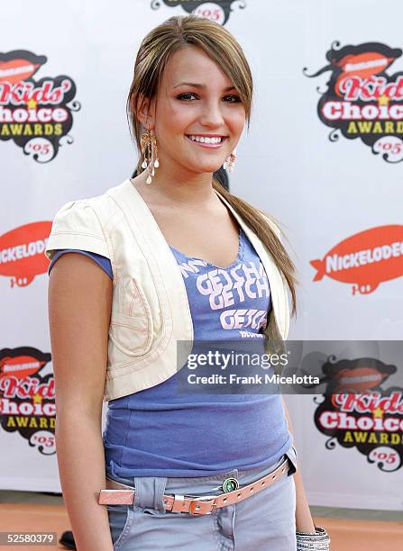 Actress Jamie Lynn Spears arrives at the 18th Annual Kids Choice Awards at UCLA's Pauley Pavillion on April 2, 2005 in Westwood, California.