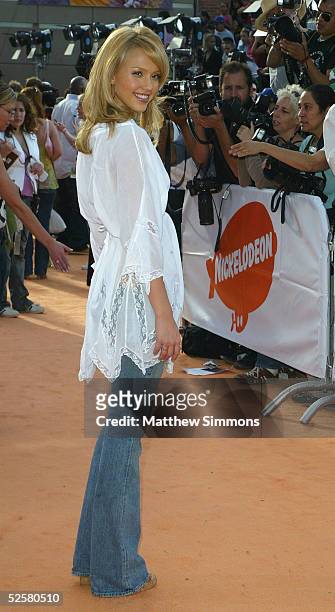 Actress Jessica Alba arrives at the 18th Annual Kids Choice Awards at UCLA's Pauley Pavillion on April 2, 2005 in Westwood, California.