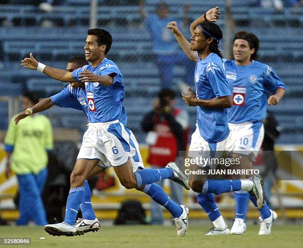Alejandro Hernandez , celebra un gol en partido contra Veracruz, por el torneo Clausura de la liga mexicana, el 02 de abril de 2005, en Ciudad de...
