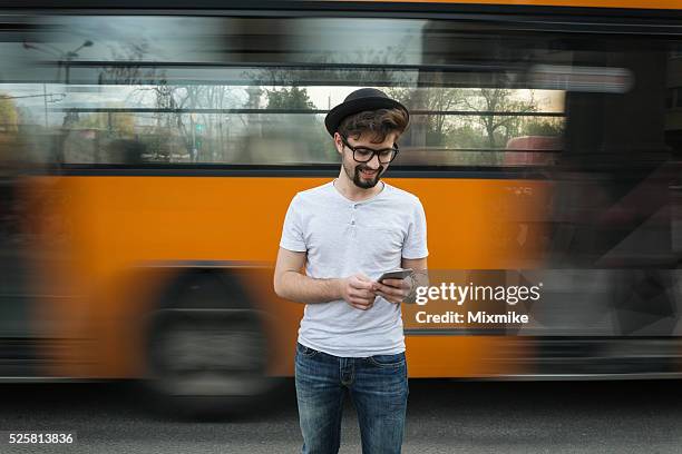 teenager texting on cell phone - immobile stockfoto's en -beelden