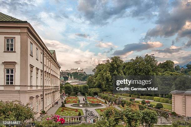 mirabell gardens, salzburg (austria) - giardini di mirabell foto e immagini stock