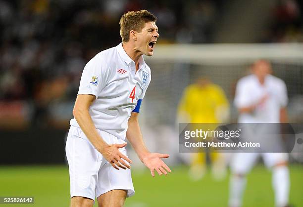 Captain Steven Gerrard of England screams as a his team fail to break down Algeria