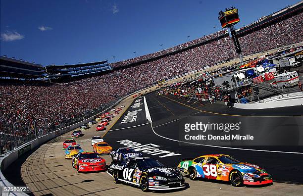 General view of the start with Dave Blaney driving his Jack Daniels Chevrolet Monte Carlo and Elliott Sadler driving his M&M's Ford during the Food...
