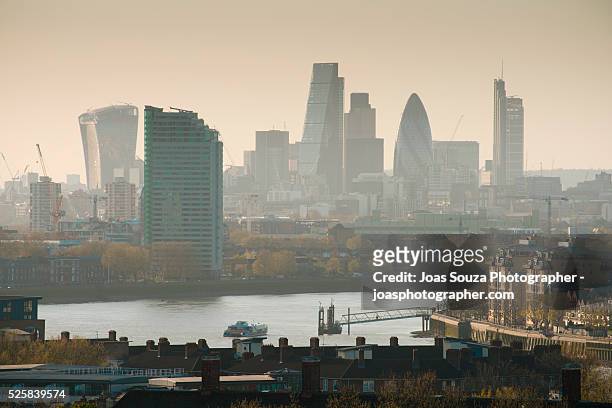 london smog skyline. - joas souza stock pictures, royalty-free photos & images